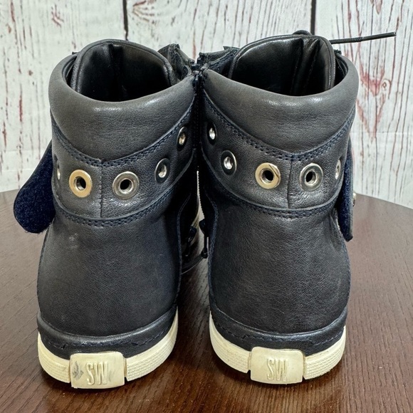 STUART WEITZMAN women’s high top sneakers dark navy blue riveted size 7.5 GUC - Picture 3 of 16